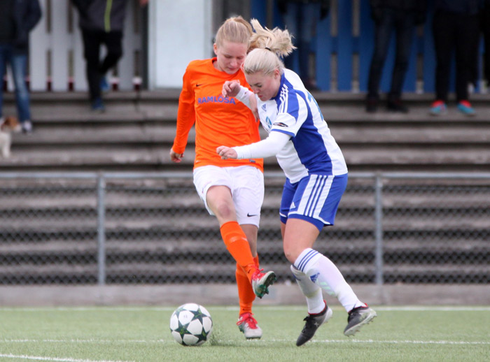 Lidingös Noelle Larsson (i orange) debuterade idag i division 2. Foto: Björn Jansson
