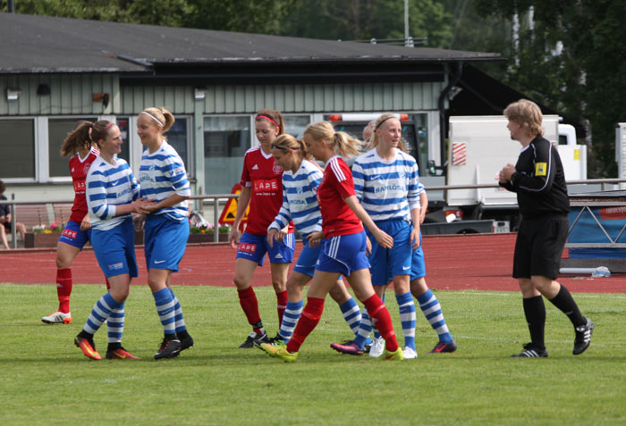 1-0 till IFK Lidingö i den sjätte matchminuten. Ebba Malmströms första mål i damlaget. Foto: Björn Jansson