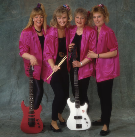 Affischbild från 1990-talet. Fr.v. Maud "Måddan" Lindqvist, Eva Kroon-Bisenius,Eva
"Plommon" Soelberg och Margareta Stark Theander. Foto: Plommons