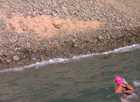 Startplatsen på Sydön fick hon simma till. Foto: Philip Ruch