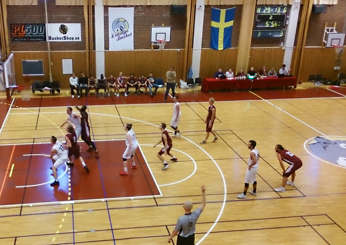 Lidingö Basket spelade mot BBK Sundsvall i Hersbyhallen. Foto: Stefan Antonsson