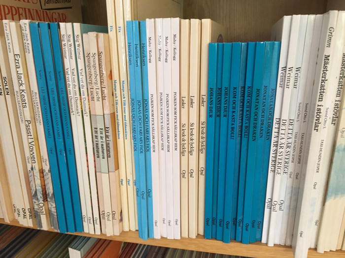 Varje utgåva finns bevarad i tre ex på Opals hyllor – den blå färgen har tålt dagsljuset bäst och inte bleknat. Foto: Inger Grimlund