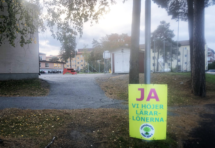 Kan man tro att lärarna på Torsviks skola nu hunnit bli övertygade om Lidingöpartiets budskap? Foto: Christofer Popoff
