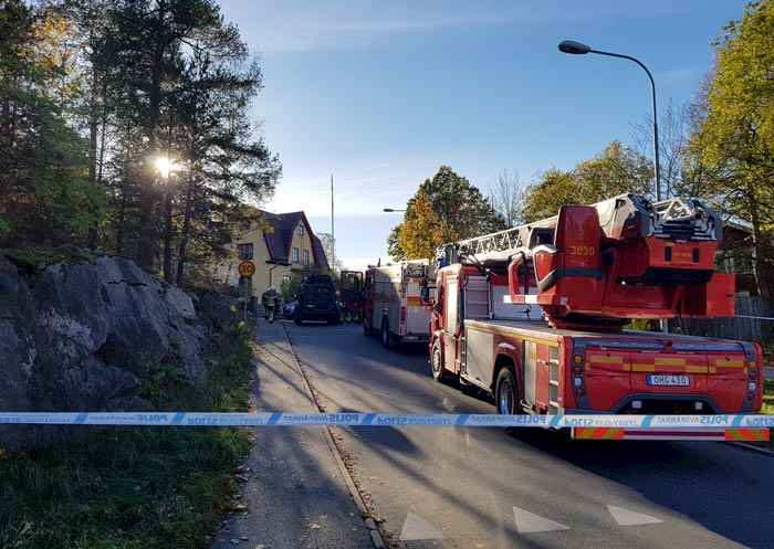 Misstänkt farligt föremål utanför bostadshus i Islinge