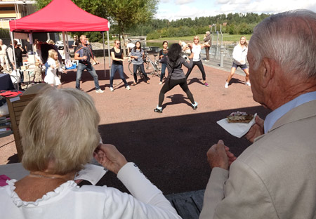 ... med andra åt strömmingsmackor.