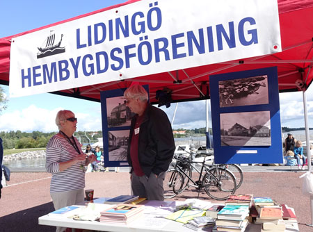 Hembygdsföreningen sålde bl.a. boken om Gåshaga, liksom historiska bilder från området.