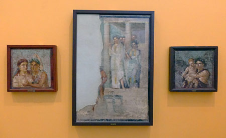 Fr.v. "Satyr och menad", "Ifigenia i Taurien" och "Eros och menad", alla tre freskerna från tidig romersk kejsartid.