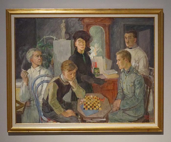 Familjen, oljemålning från 1942, med mamma, brodern Per Olov, konstnären själv, brodern Lars Fredrik och pappan. Målningen har fått en central placering på utställningen.