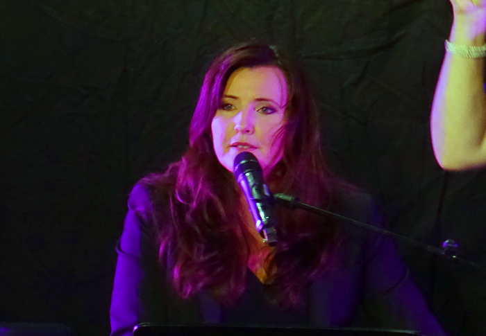Kristin Stenerhag spelade keyboard och sjöng ibland.