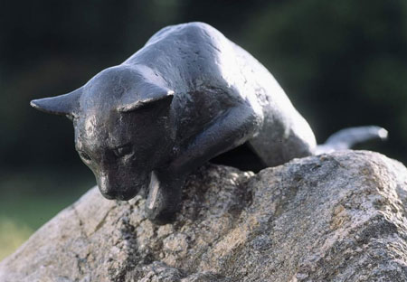 "Smygande katt" av Aline Magnusson är en av de två kattskulpturer som ska placeras i stadsparken i sommar. Foto: Aline Magnusson