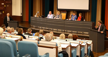 Debatt om planprogrammet i fullmäktige. Göran Tegnér, FP och Lars H Ericsson, LP (till höger) hade ett snabbt meningsutbyte.